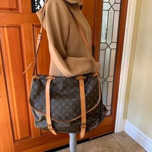 Authentic Louis Vuitton Saumur 43